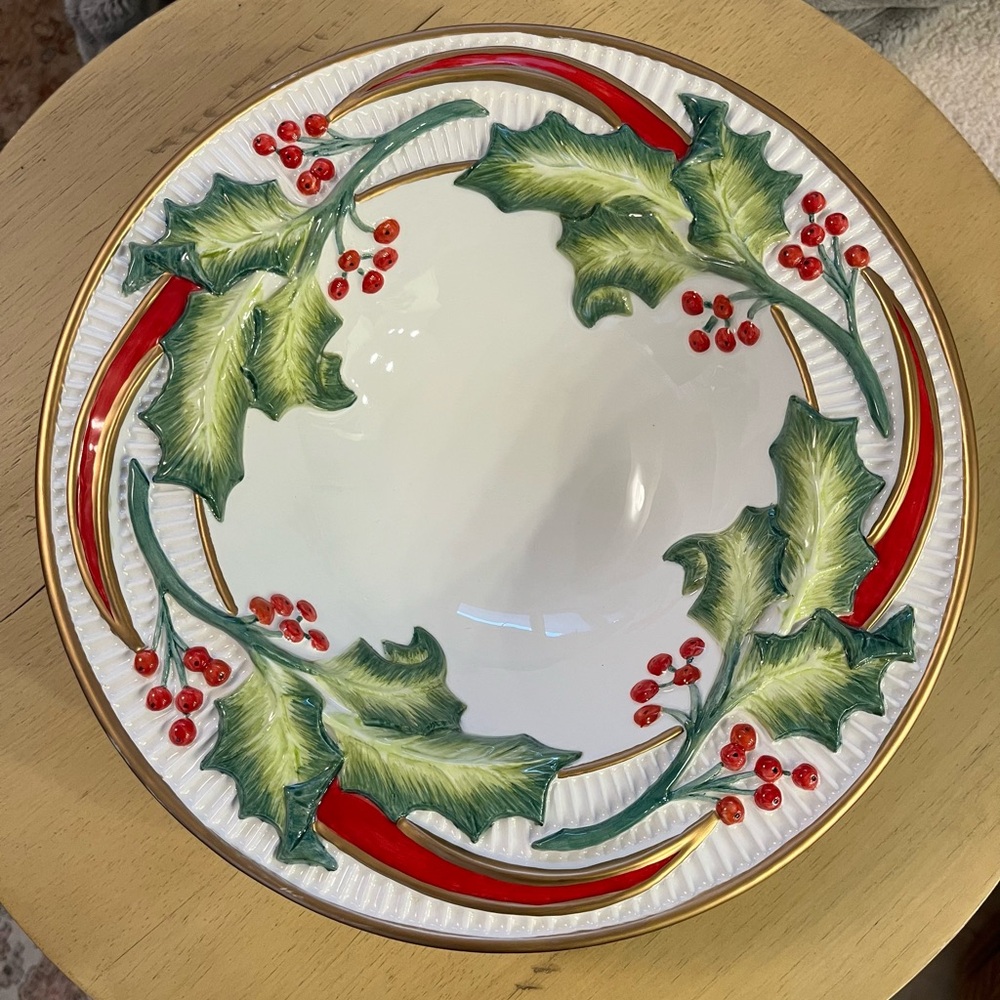 Fitz & Floyd Noël Classique Christmas Serving Bowl – Hand-Painted Holly & Berry